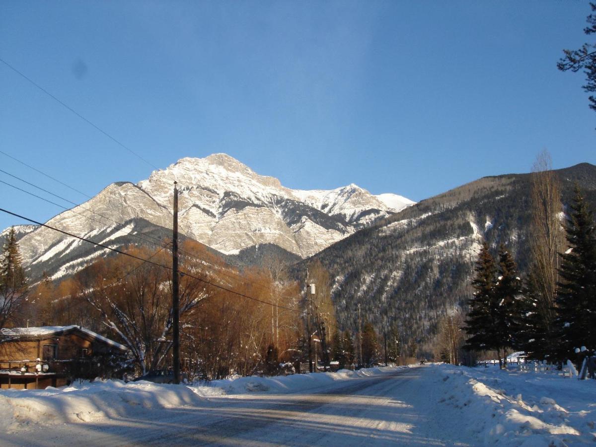 Kicking Horse Kabins Golden Exteriér fotografie