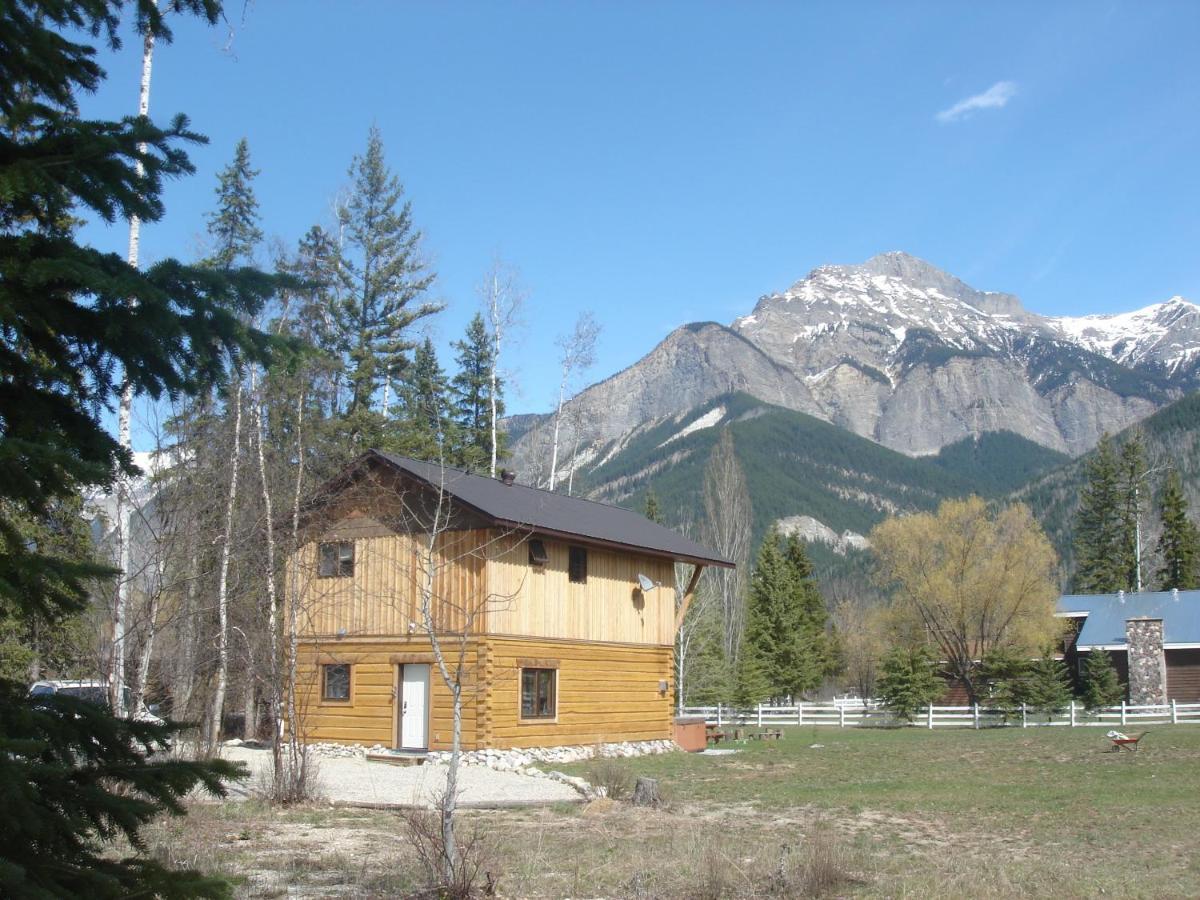 Kicking Horse Kabins Golden Exteriér fotografie