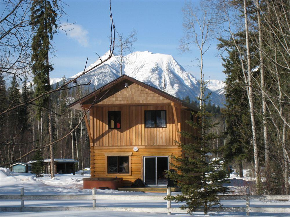 Kicking Horse Kabins Golden Exteriér fotografie