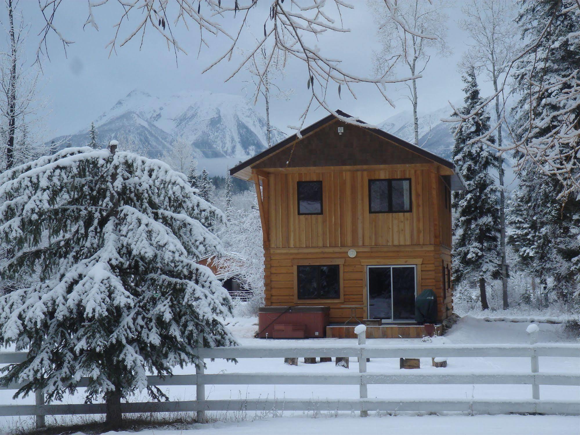 Kicking Horse Kabins Golden Exteriér fotografie
