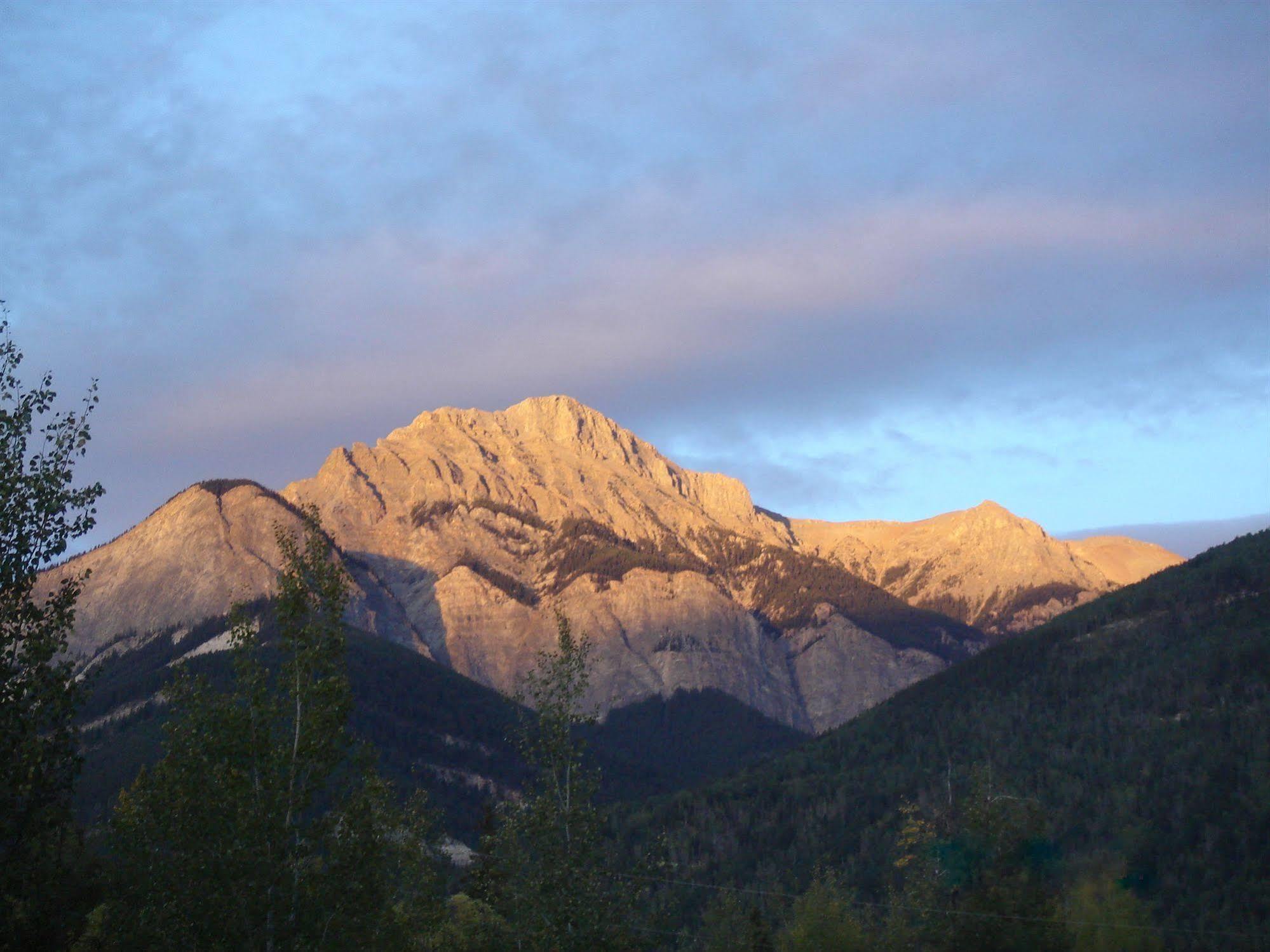 Kicking Horse Kabins Golden Exteriér fotografie